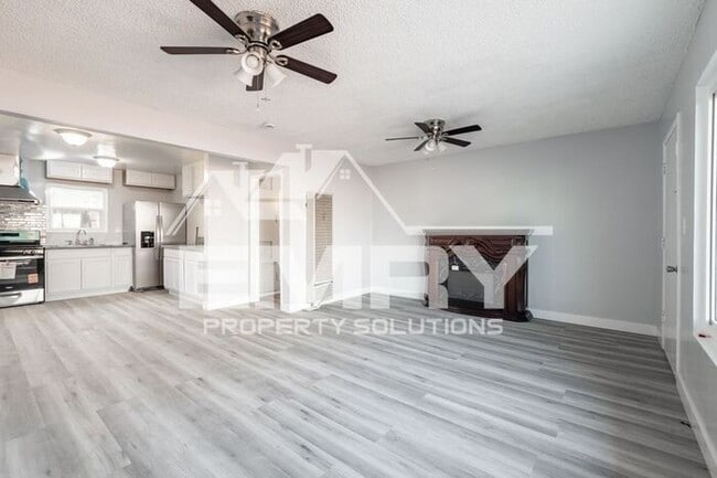 6255 Gifford Ave in Bell, CA - Foto de edificio - Building Photo