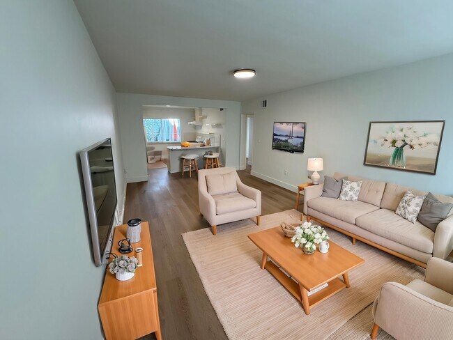 4780 Pine Tree Dr, Unit 4050 in Miami, FL - Building Photo - Building Photo