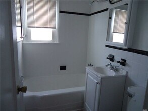 560 E Park Ave-Unit -Upper in Long Beach, NY - Building Photo - Building Photo
