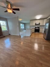 1720 W Parkside Dr in Hoffman Estates, IL - Building Photo - Building Photo