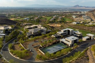 750 Dragon Ridge Dr in Henderson, NV - Foto de edificio - Building Photo