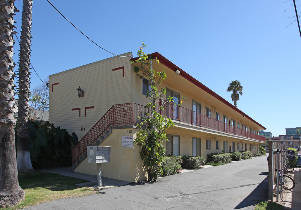 Las Palmas in Chula Vista, CA - Foto de edificio