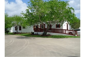 Sun Meadows Mobile Home Park in Alvin, TX - Building Photo - Building Photo