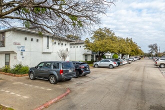 Valley View Condominiums in Dallas, TX - Building Photo - Building Photo