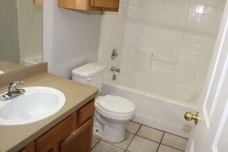 421 Myers Cir in Dallas, TX - Foto de edificio - Building Photo