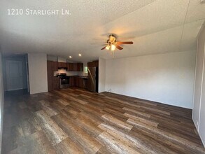 1210 NW Starlight Cir in Topeka, KS - Building Photo - Building Photo