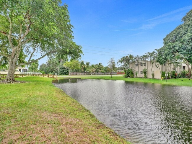 3747 E Valley Green Dr in Davie, FL - Building Photo - Building Photo