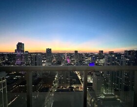 50 Biscayne Blvd, Unit 3902 in Miami, FL - Building Photo - Building Photo