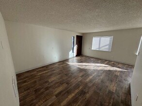 9624 SE Foster Rd in Portland, OR - Building Photo - Building Photo