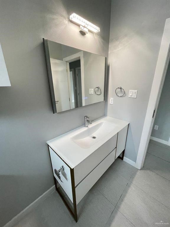 2022 Summerland Ln-Unit -2 in Edinburg, TX - Foto de edificio - Building Photo