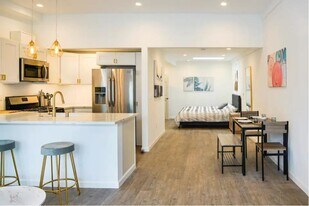 4321 Country Club Dr, Unit 4321 Country Club Drive in Los Angeles, CA - Building Photo