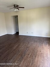 1273 The Grove Rd in Orange Park, FL - Foto de edificio - Building Photo
