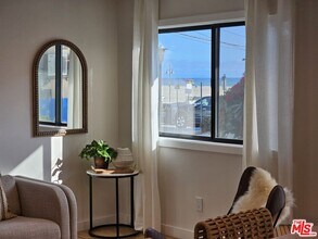 17 Sunset Ave in Los Angeles, CA - Building Photo - Building Photo