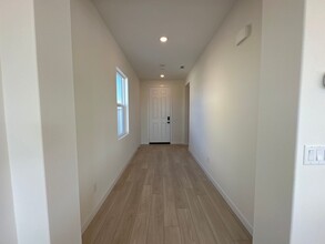 27824 Marquee Dr-Unit -BHA1 in Valencia, CA - Building Photo - Building Photo