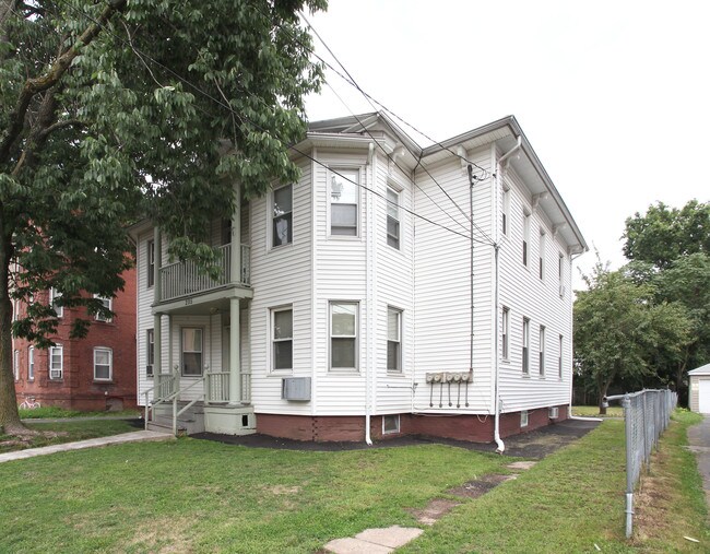 295 High St in New Britain, CT - Foto de edificio - Building Photo