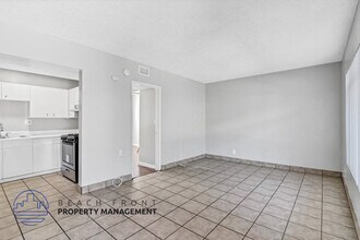 709-15 Northgate Ln. in Anaheim, CA - Foto de edificio - Building Photo