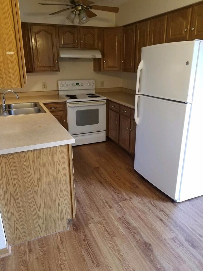 931 N 4th St in Clinton, IA - Building Photo - Building Photo