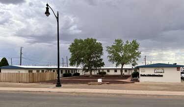 1915 W Second St in Winslow, AZ - Building Photo - Building Photo