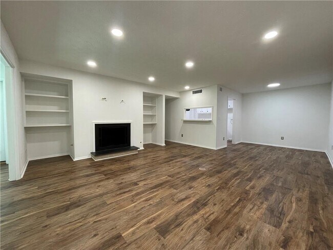 property at 1006 Dunbar Dr