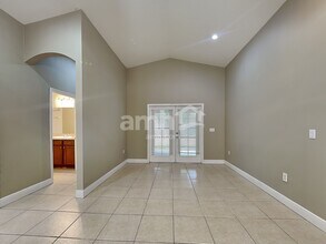 403 Lisa Ann Ct in Plant City, FL - Foto de edificio - Building Photo