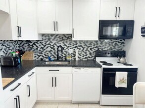 7505 NW 5th Pl in Margate, FL - Building Photo - Building Photo