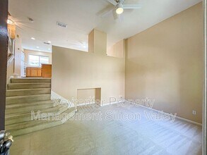 362 Flower Ln in Mountain View, CA - Foto de edificio - Building Photo