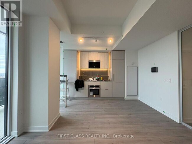 1 Fairview Rd E in Mississauga, ON - Building Photo - Building Photo