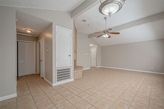 7111 Village Lake Dr in Cypress, TX - Building Photo - Building Photo