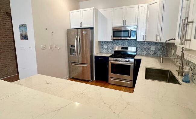 5739 S Michigan Ave in Chicago, IL - Building Photo - Building Photo