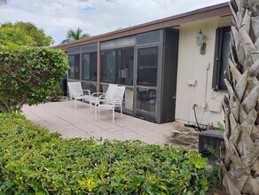 51 Mayfair Ln in Boynton Beach, FL - Foto de edificio - Building Photo