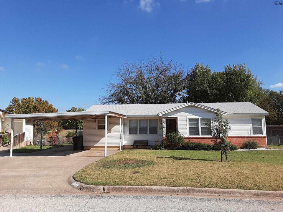 1214 Glidewell Ave in Wichita Falls, TX - Building Photo