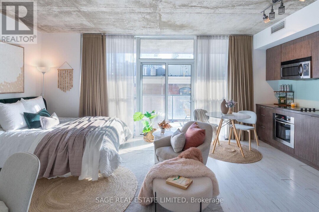 478 King St W in Toronto, ON - Building Photo