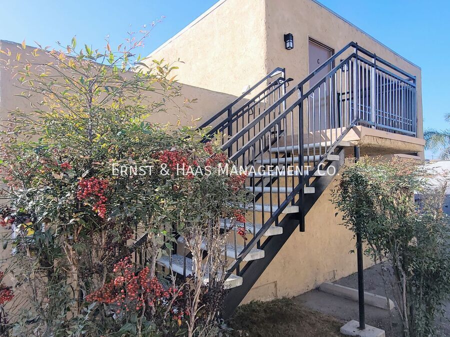 2105 Huntington St in Huntington Beach, CA - Building Photo