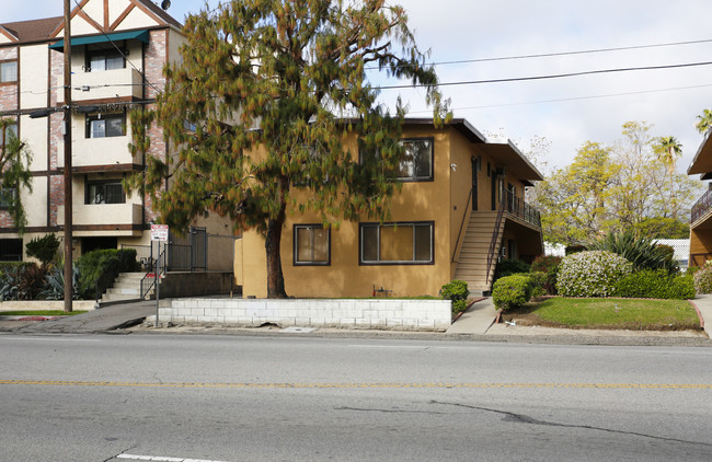 7605 N Hollywood Way in Burbank, CA - Building Photo - Building Photo