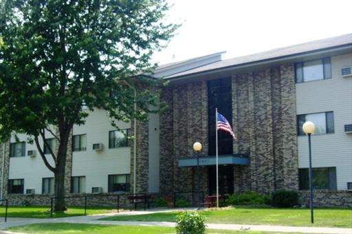 Canterbury Apartments in Sioux Falls, SD - Building Photo