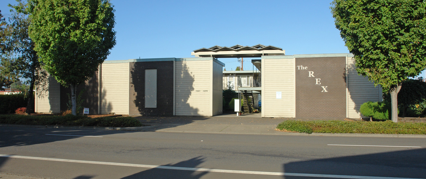 The Rex Apartments in Salem, OR - Building Photo