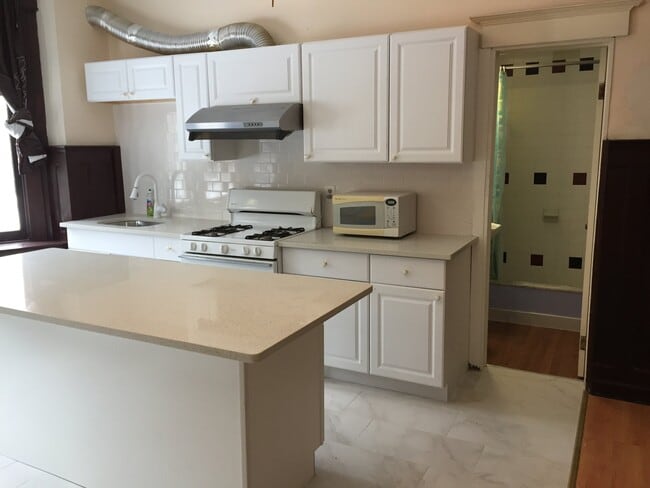 746 Broughton St, Unit 1C and 1A in Pittsburgh, PA - Building Photo - Building Photo