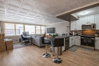 2300 N Commonwealth Ave in Chicago, IL - Building Photo - Building Photo