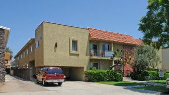 3748 Midvale Ave in Los Angeles, CA - Building Photo