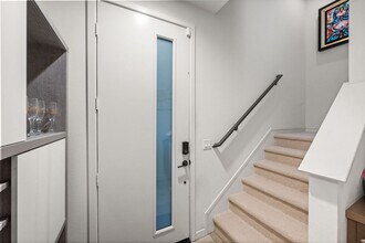 1068 Hampton Dr in Costa Mesa, CA - Building Photo - Building Photo