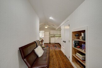 1214 Hopkins St in San Marcos, TX - Building Photo - Building Photo