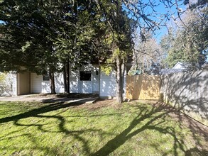 2211 Cal Young Rd in Eugene, OR - Building Photo - Building Photo