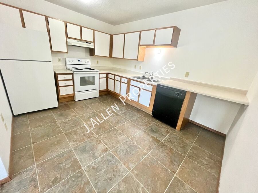 904 Riverfront Rd in Norfolk, NE - Building Photo