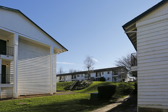 Kenneth Alan Apartments in Portland, OR - Building Photo - Building Photo