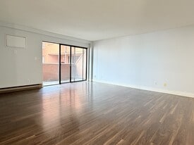 10 Pearl St W in Kingsville, ON - Building Photo