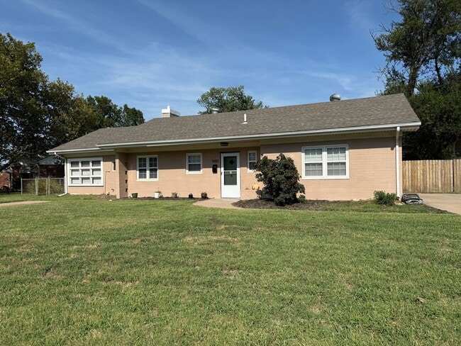 1480 N Clarence St in Wichita, KS - Building Photo - Building Photo