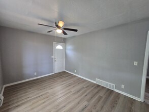512 Maynard Ave in Waterloo, IA - Building Photo - Building Photo