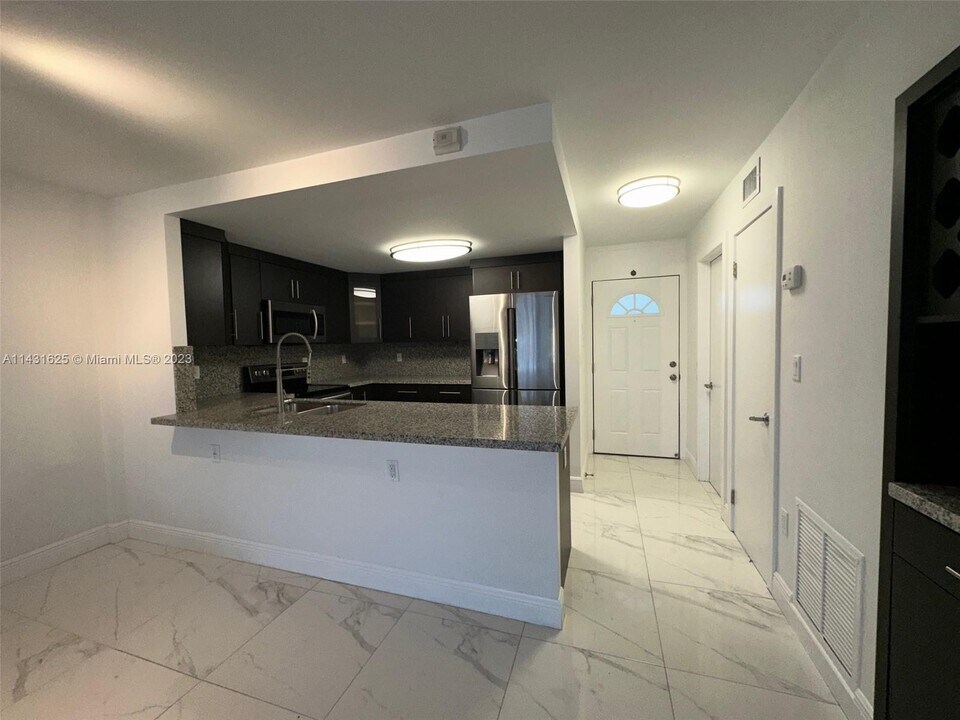 3750 NE 169th St-Unit -308 in Sunny Isles Beach, FL - Building Photo