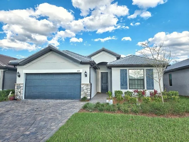 4729 Imperial Eagle Dr