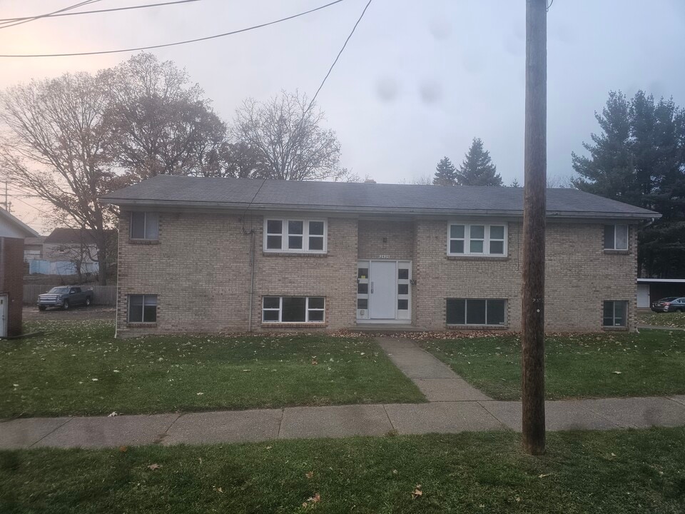 2525 McKee Ave SW, Unit 2 in Wyoming, MI - Building Photo